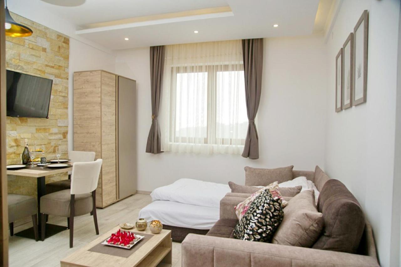 Kophill L36 Milmari Apartment โคเปานิก ภายนอก รูปภาพ