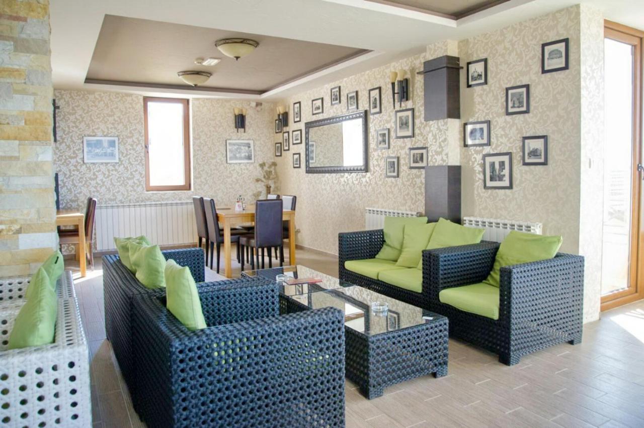 Kophill L36 Milmari Apartment โคเปานิก ภายนอก รูปภาพ